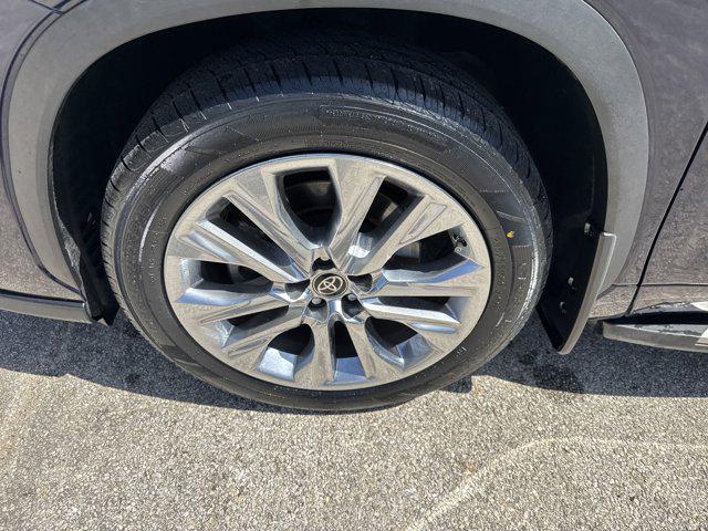 used 2022 Toyota Highlander car, priced at $35,496