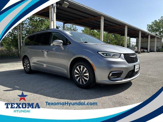 used 2021 Chrysler Pacifica Hybrid car, priced at $21,296