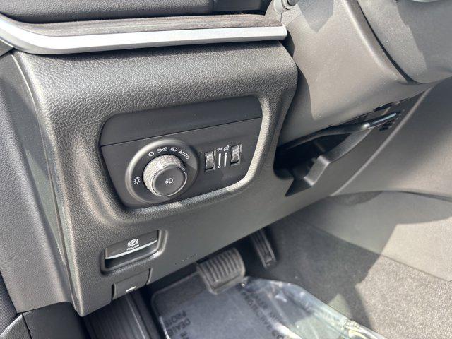 new 2025 Jeep Grand Cherokee car, priced at $50,230
