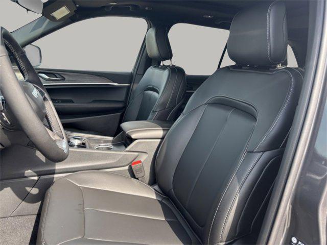 new 2025 Jeep Grand Cherokee car, priced at $40,607