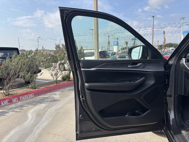 new 2025 Jeep Grand Cherokee car, priced at $50,230