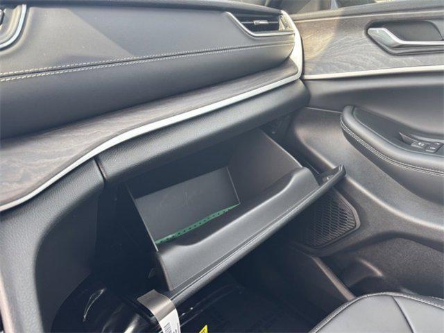 new 2025 Jeep Grand Cherokee car, priced at $49,579