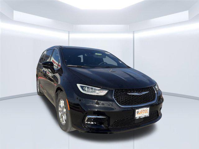 new 2025 Chrysler Pacifica car, priced at $41,145