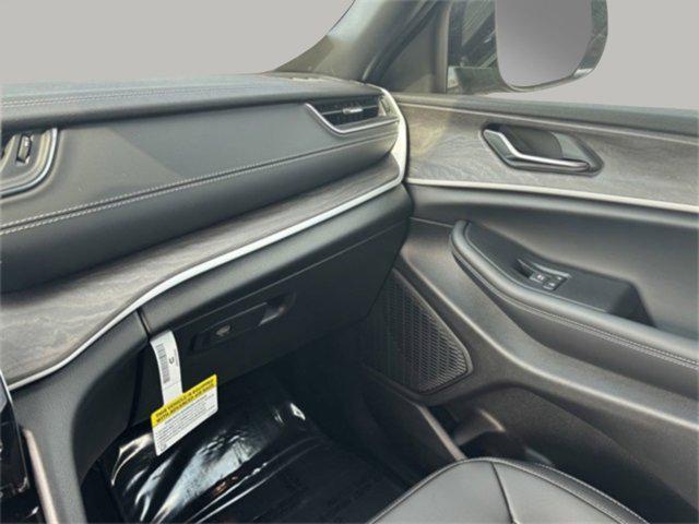 new 2025 Jeep Grand Cherokee car, priced at $40,852