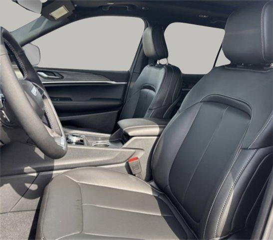 new 2025 Jeep Grand Cherokee car, priced at $40,852