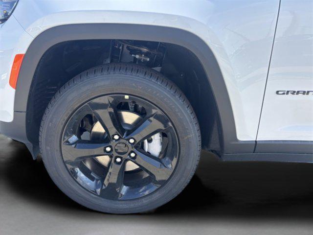 new 2025 Jeep Grand Cherokee car, priced at $39,613