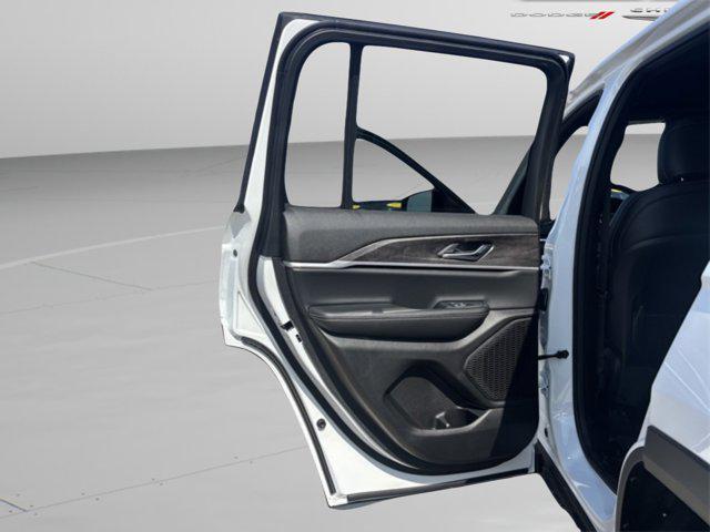 new 2025 Jeep Grand Cherokee car, priced at $39,613