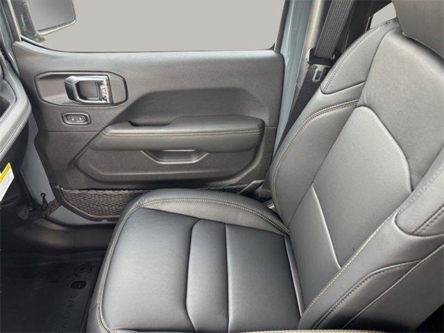 new 2025 Jeep Gladiator car, priced at $43,662