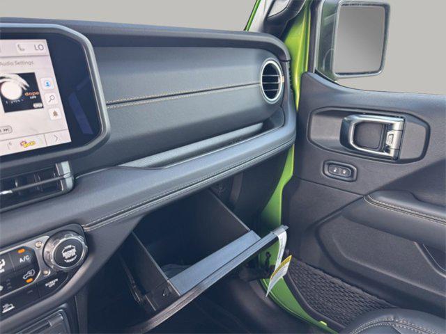 new 2025 Jeep Gladiator car, priced at $43,970