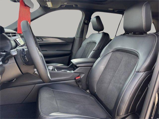 new 2025 Jeep Grand Cherokee car, priced at $38,007