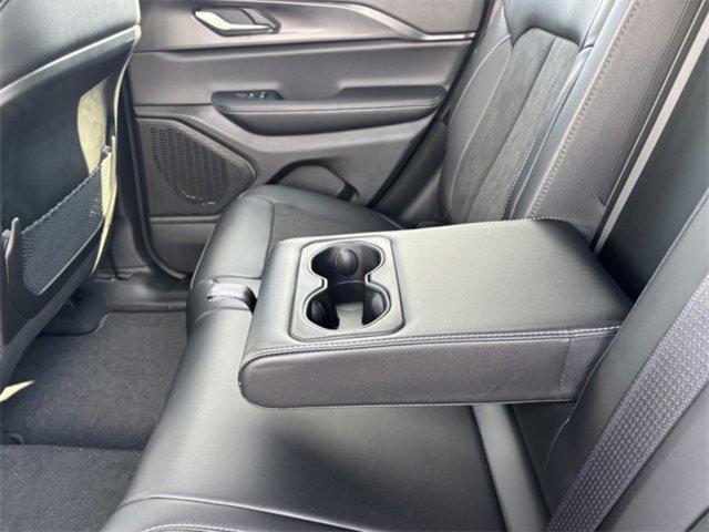 new 2025 Jeep Grand Cherokee car, priced at $38,007