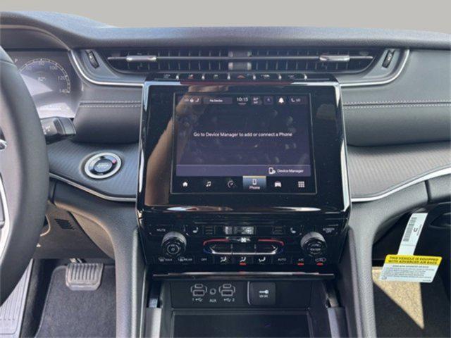 new 2025 Jeep Grand Cherokee car, priced at $38,007