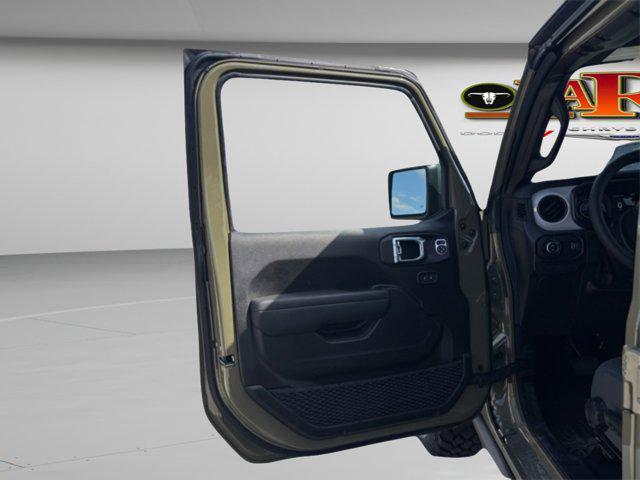 new 2025 Jeep Gladiator car, priced at $45,204