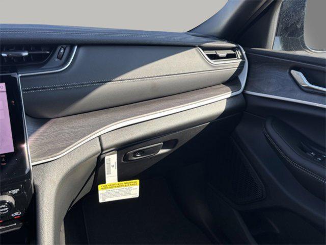 new 2025 Jeep Grand Cherokee car, priced at $37,696