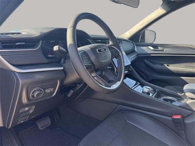 new 2025 Jeep Grand Cherokee car, priced at $37,854