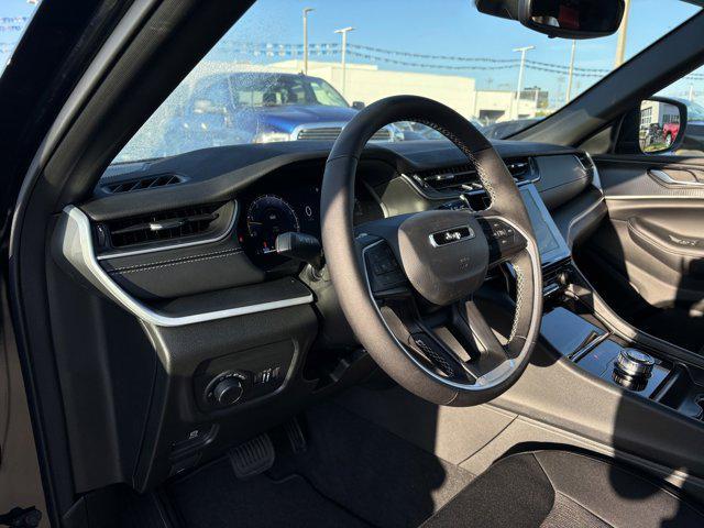 new 2025 Jeep Grand Cherokee car, priced at $34,273