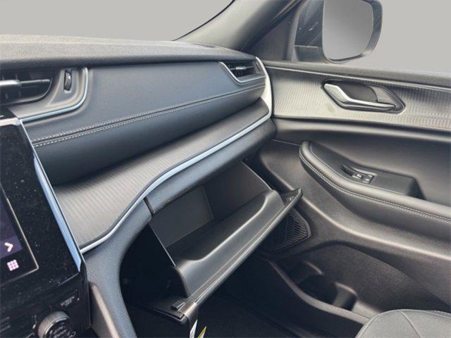 new 2025 Jeep Grand Cherokee car, priced at $34,405