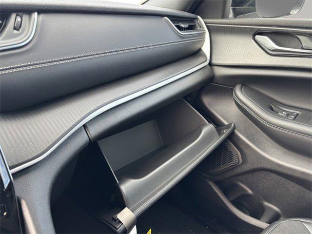 new 2025 Jeep Grand Cherokee car, priced at $36,978