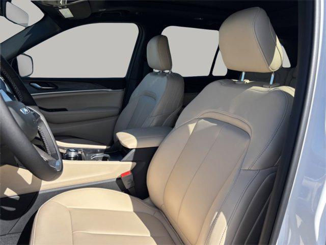 new 2025 Jeep Grand Cherokee car, priced at $42,674