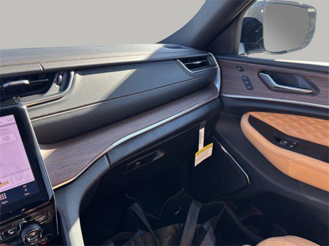 new 2025 Jeep Grand Cherokee car, priced at $54,522