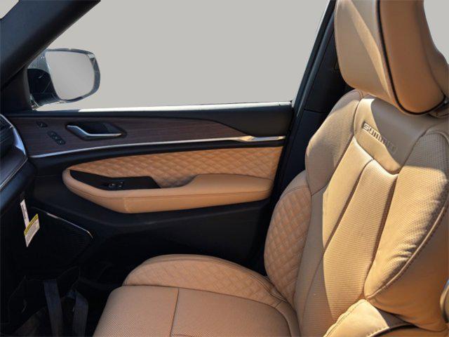 new 2025 Jeep Grand Cherokee car, priced at $54,522