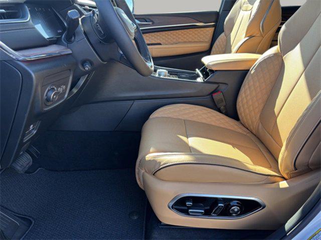 new 2025 Jeep Grand Cherokee car, priced at $54,522