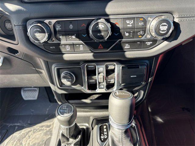new 2025 Jeep Gladiator car, priced at $44,122