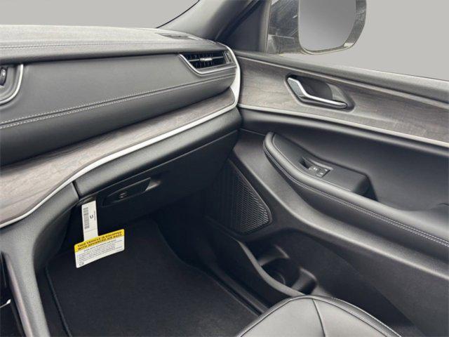 new 2025 Jeep Grand Cherokee car, priced at $40,946