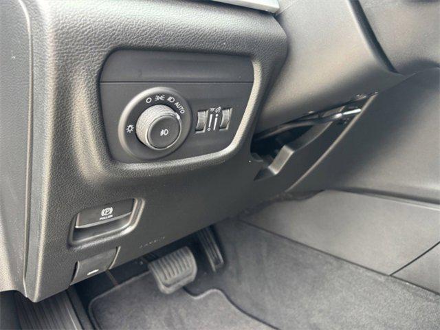 new 2025 Jeep Grand Cherokee car, priced at $40,946