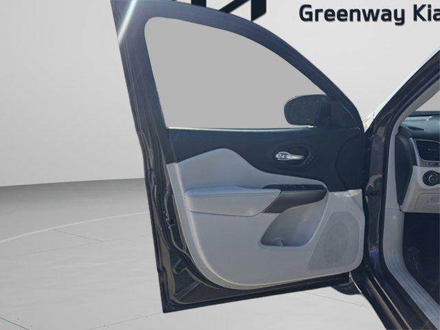 used 2022 Jeep Cherokee car, priced at $25,858