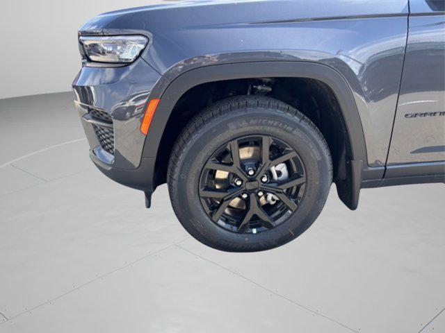 new 2025 Jeep Grand Cherokee car, priced at $40,640