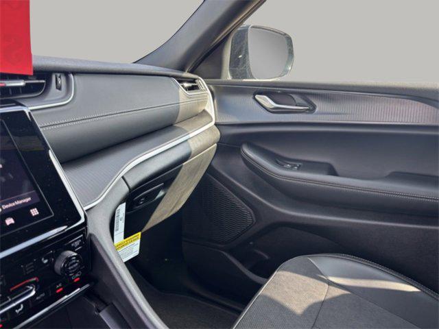 new 2025 Jeep Grand Cherokee car, priced at $40,640