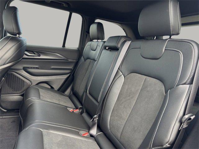 new 2025 Jeep Grand Cherokee car, priced at $37,544