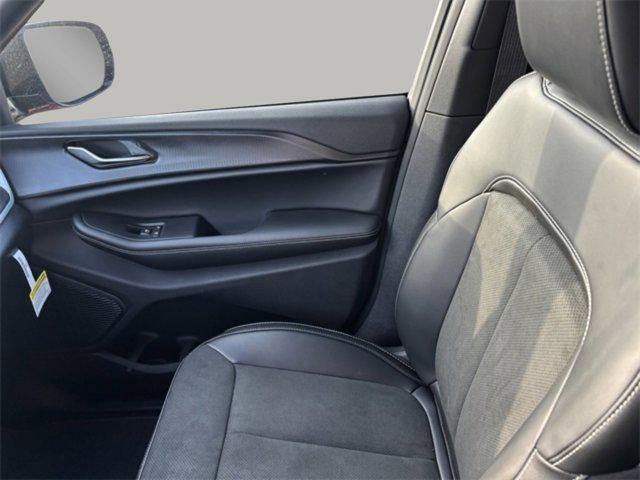 new 2025 Jeep Grand Cherokee L car, priced at $39,557