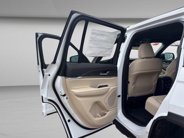 new 2025 Jeep Grand Cherokee car, priced at $37,543