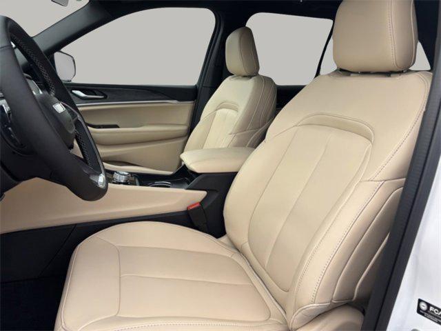 new 2025 Jeep Grand Cherokee car, priced at $37,543