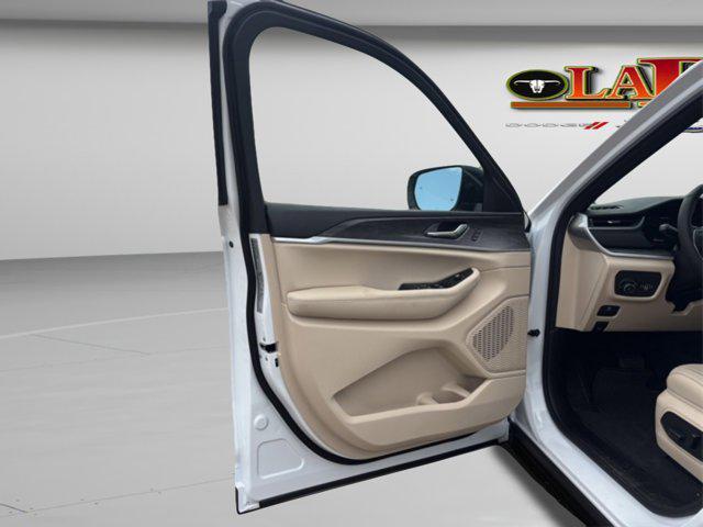 new 2025 Jeep Grand Cherokee car, priced at $37,543