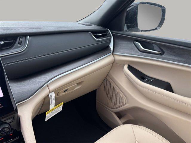 new 2025 Jeep Grand Cherokee car, priced at $37,543