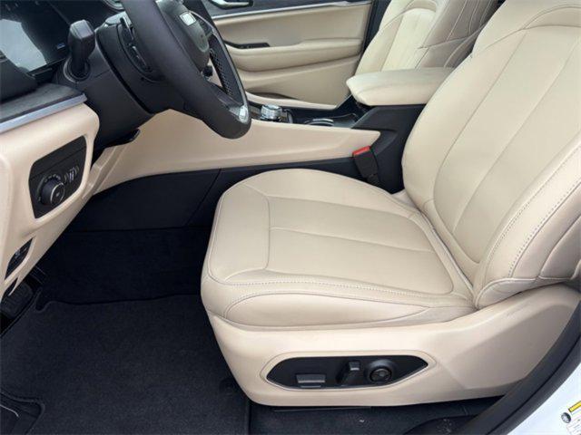 new 2025 Jeep Grand Cherokee car, priced at $37,543