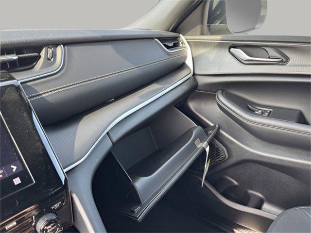 new 2025 Jeep Grand Cherokee L car, priced at $39,270