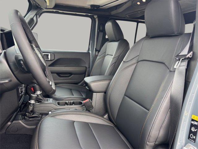 new 2025 Jeep Gladiator car, priced at $43,662