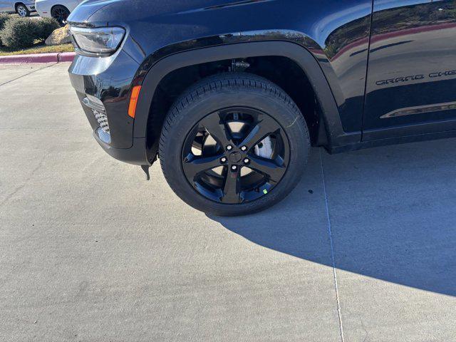 new 2025 Jeep Grand Cherokee car, priced at $45,040