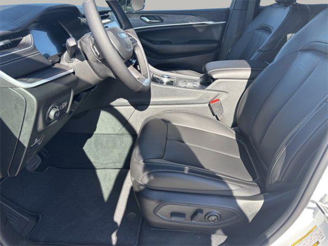 new 2025 Jeep Grand Cherokee car, priced at $37,160