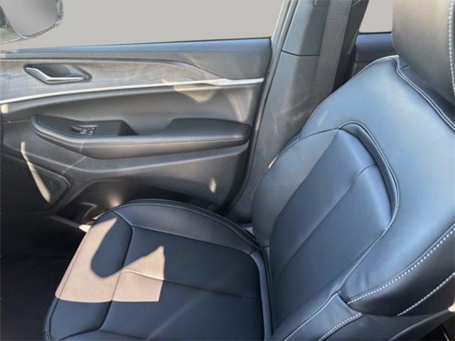 new 2025 Jeep Grand Cherokee car, priced at $37,160