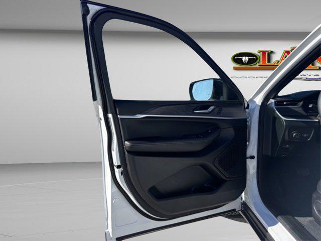 new 2025 Jeep Grand Cherokee car, priced at $37,160