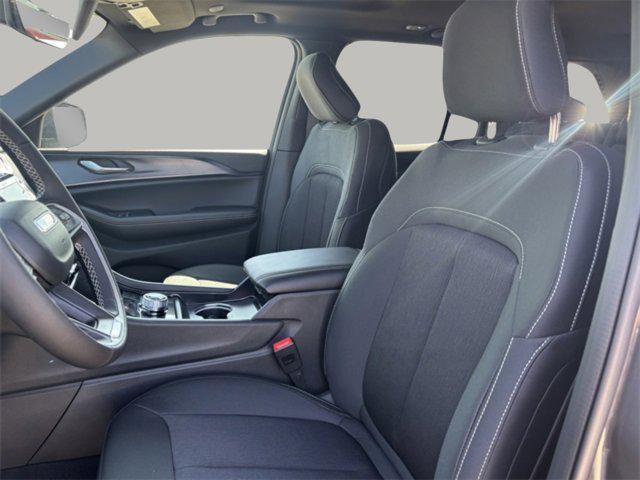 new 2025 Jeep Grand Cherokee car, priced at $40,050