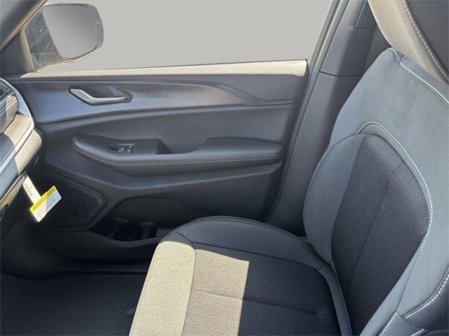 new 2025 Jeep Grand Cherokee car, priced at $40,050