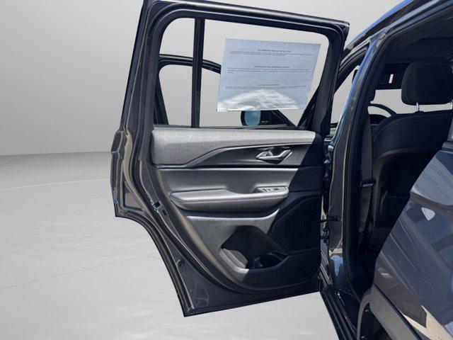 new 2025 Jeep Grand Cherokee car, priced at $40,050