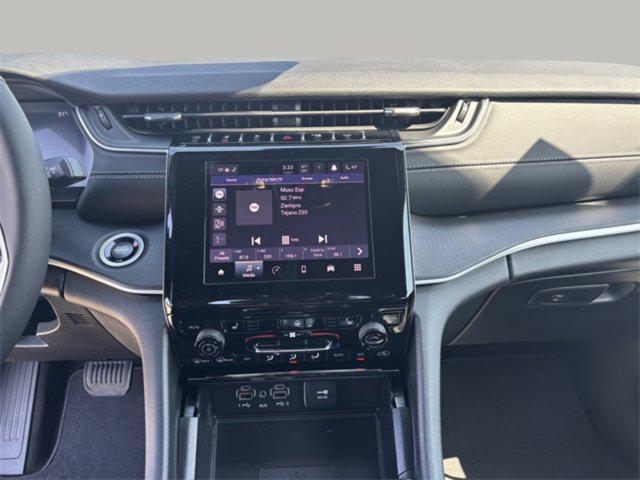 new 2025 Jeep Grand Cherokee car, priced at $40,050