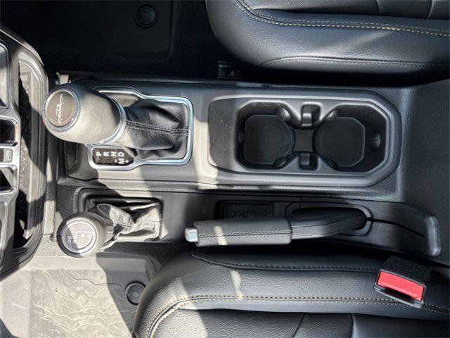 new 2025 Jeep Gladiator car, priced at $43,662